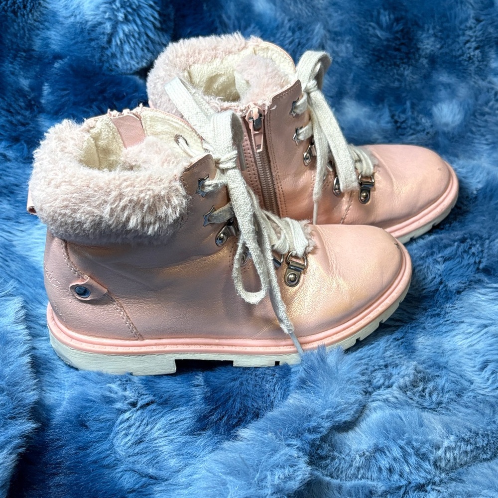 Girls size 1 pink Dream Pairs fur lined winter ankle boots